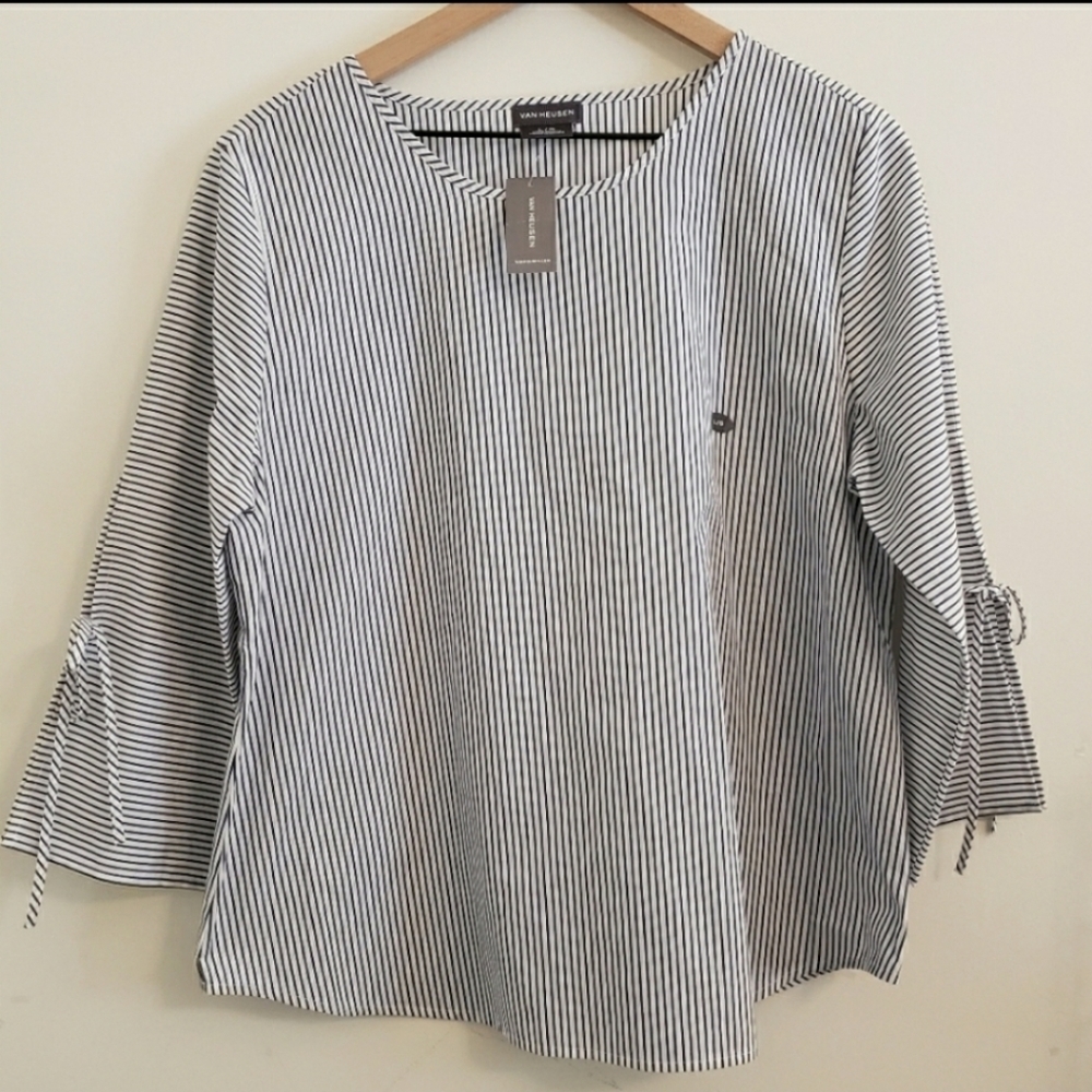 NWT Van Heusen Blouse